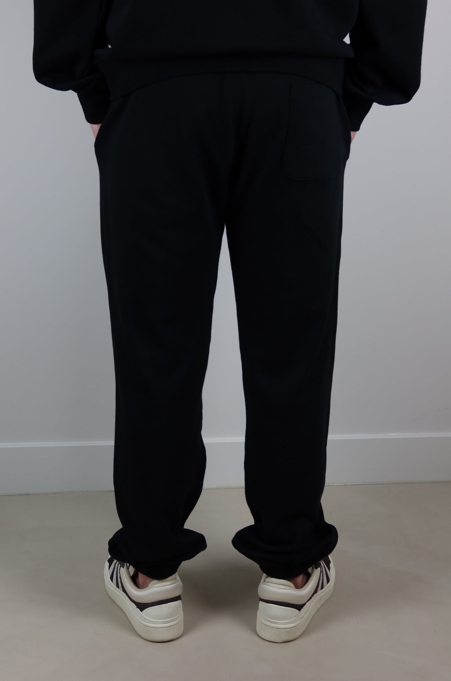 Essence Sweatpants - Black