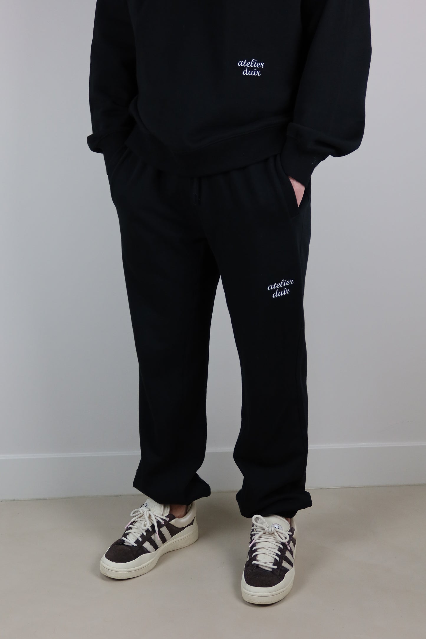 Essence Sweatpants - Black