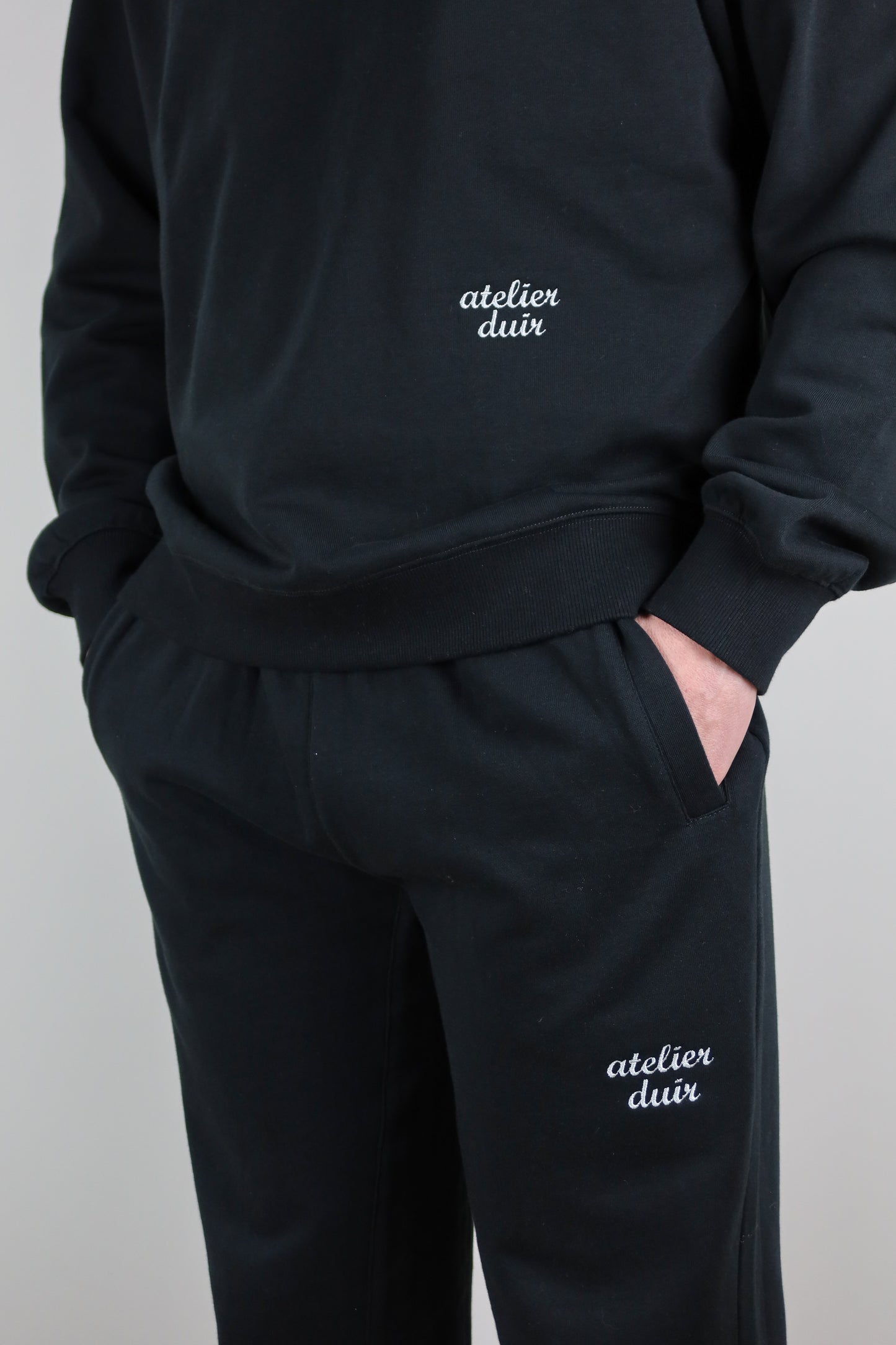 Essence Sweatpants - Black